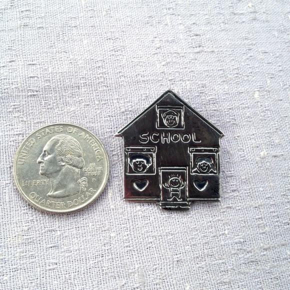 Vintage Silver School Kids Brooch - Picture 3 of 8